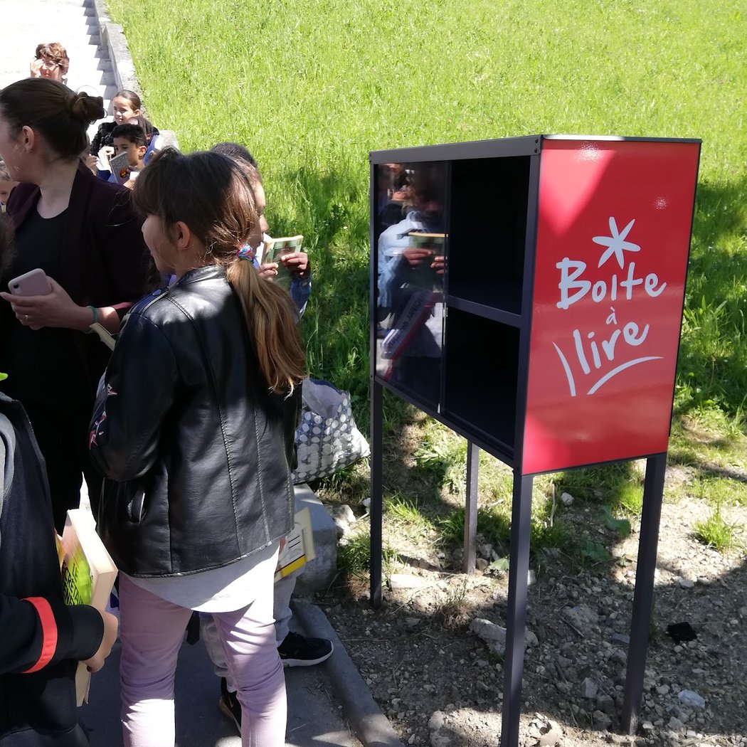 Boîte à livres - Lire et Sourire 1